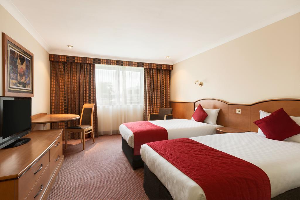 Ramada Hatfield Hatfield (Hertfordshire) Exterior foto