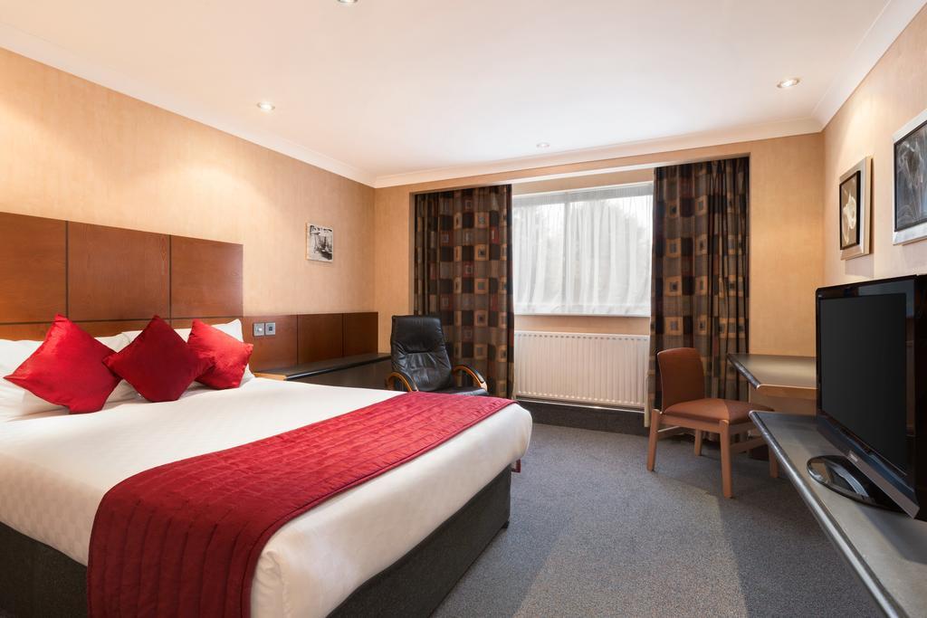 Ramada Hatfield Hatfield (Hertfordshire) Exterior foto