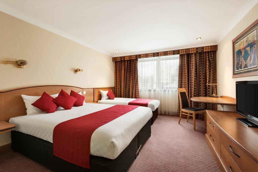 Ramada Hatfield Hatfield (Hertfordshire) Exterior foto