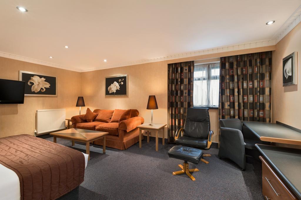 Ramada Hatfield Hatfield (Hertfordshire) Exterior foto