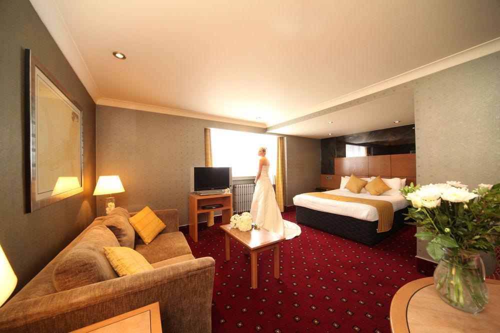 Ramada Hatfield Hatfield (Hertfordshire) Exterior foto