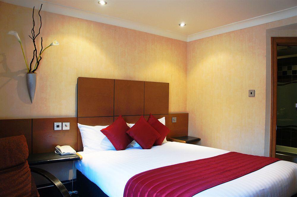 Ramada Hatfield Hatfield (Hertfordshire) Exterior foto