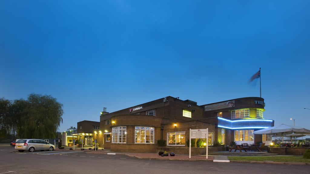 Ramada Hatfield Hatfield (Hertfordshire) Exterior foto